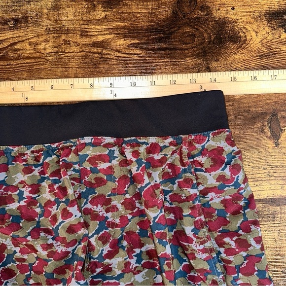 Lululemon Mens T.H.E. Short *Luxtreme Liner 9" Medium Mini Urban Leopard Slate - Picture 5 of 7